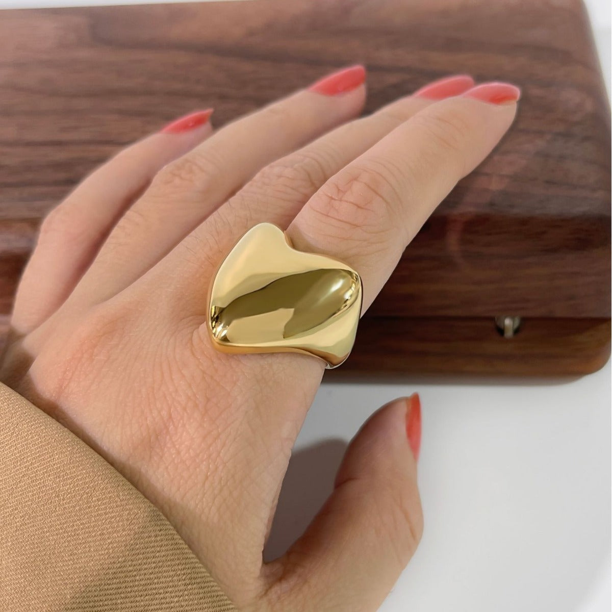 Glossy Love Shape 18K Gold Fashion Ring