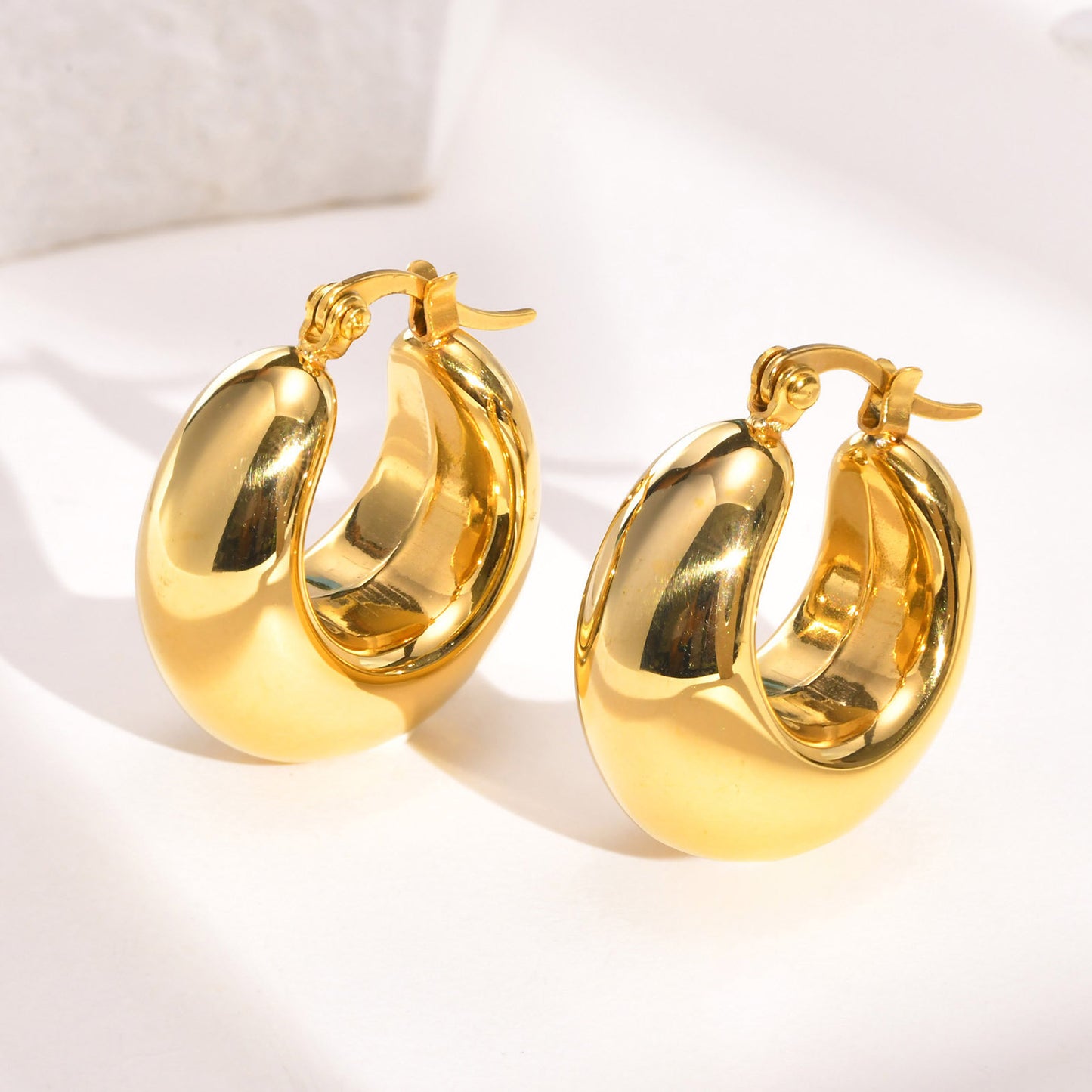 18K Gold Hollow Earrings