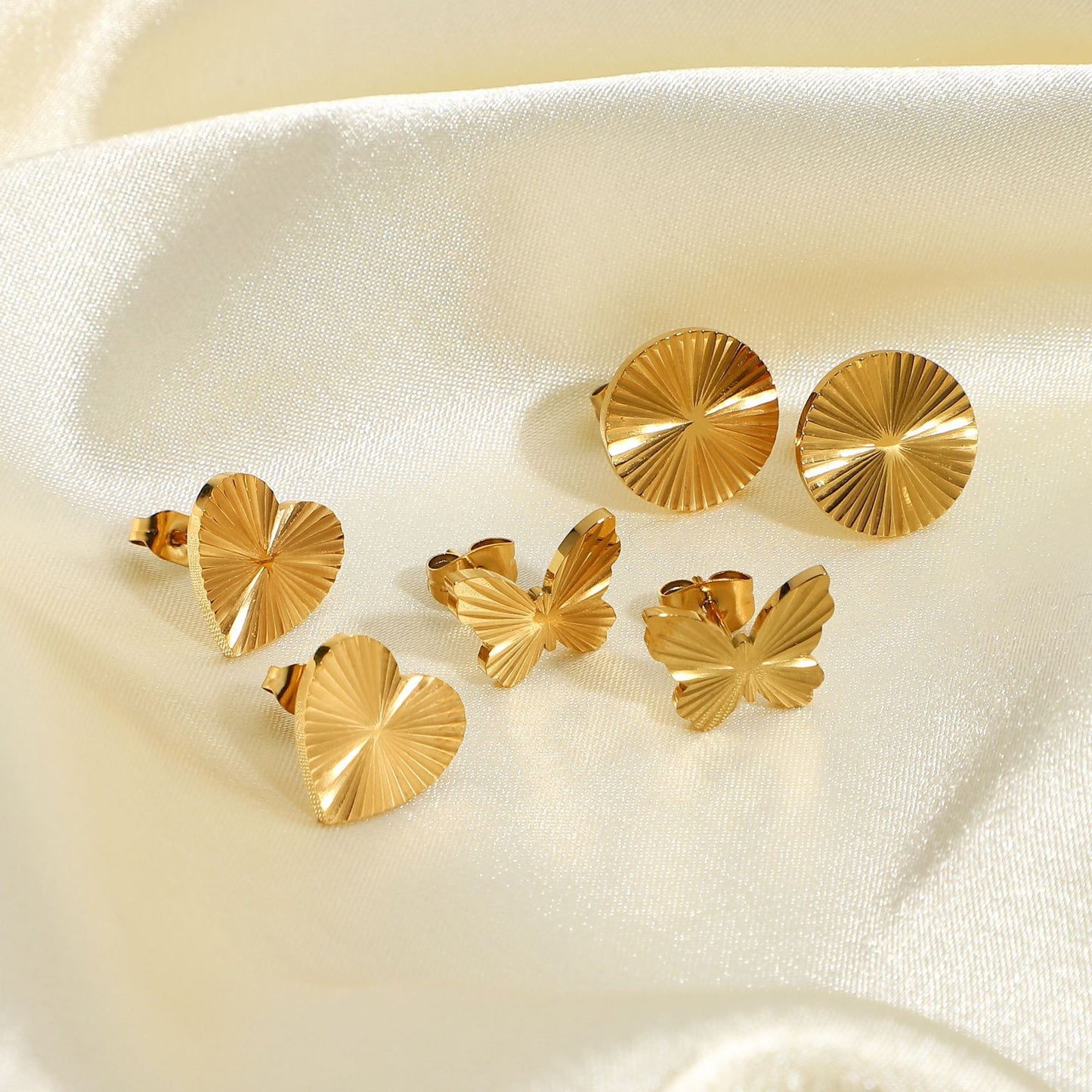 18K Gold Kingdee Round Heart-shaped Earrings